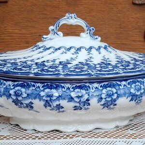 Antique F. Winkle & Co. Colonial Pottery "Matlock" Pattern Oval Covered Vegetabl